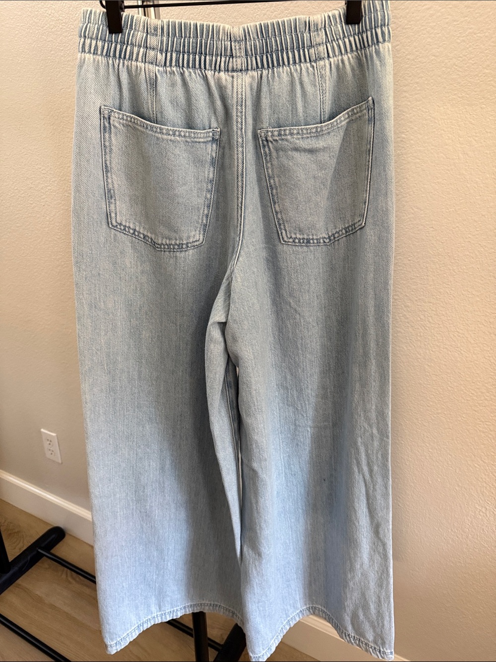 Universal Thread Pale Blue Elastic Waist Lightweight Wide Leg Denim - Picture 5 of 7